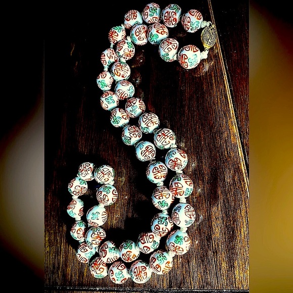 1930’s Buddhist Chinese hand knotted & painted porcelain bead necklace. - Picture 4 of 11